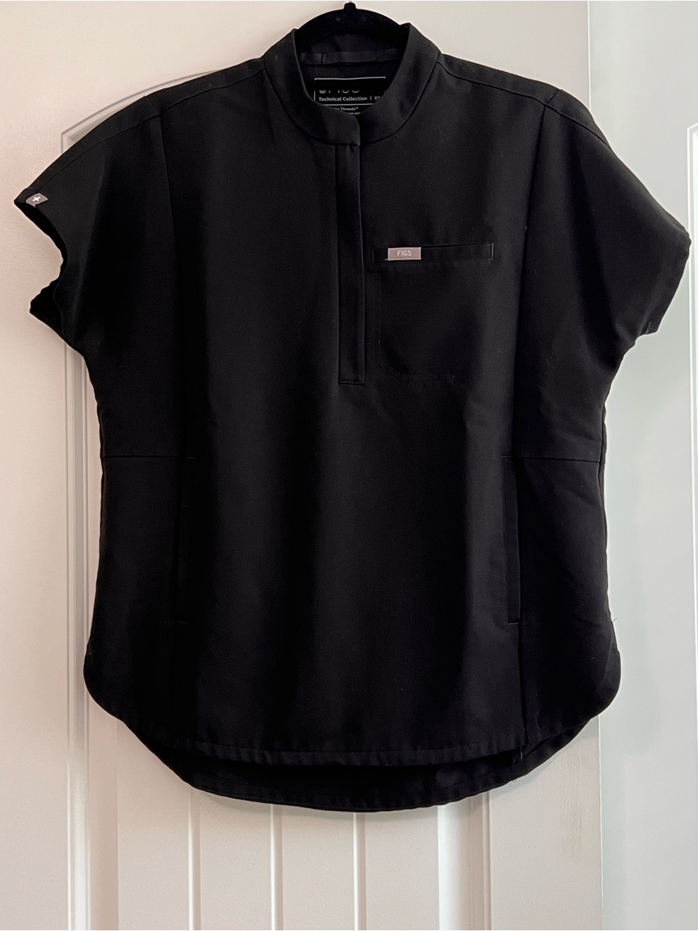 FIGS Technical Collection Montex Relaxed Mock Neck Scrub Top Black XS 1000836